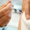 وزارة الصحة تدعو الأسر إلى استكمال تلقيح أطفالها وتؤكد توفر اللقاحات بالمراكز الصحية